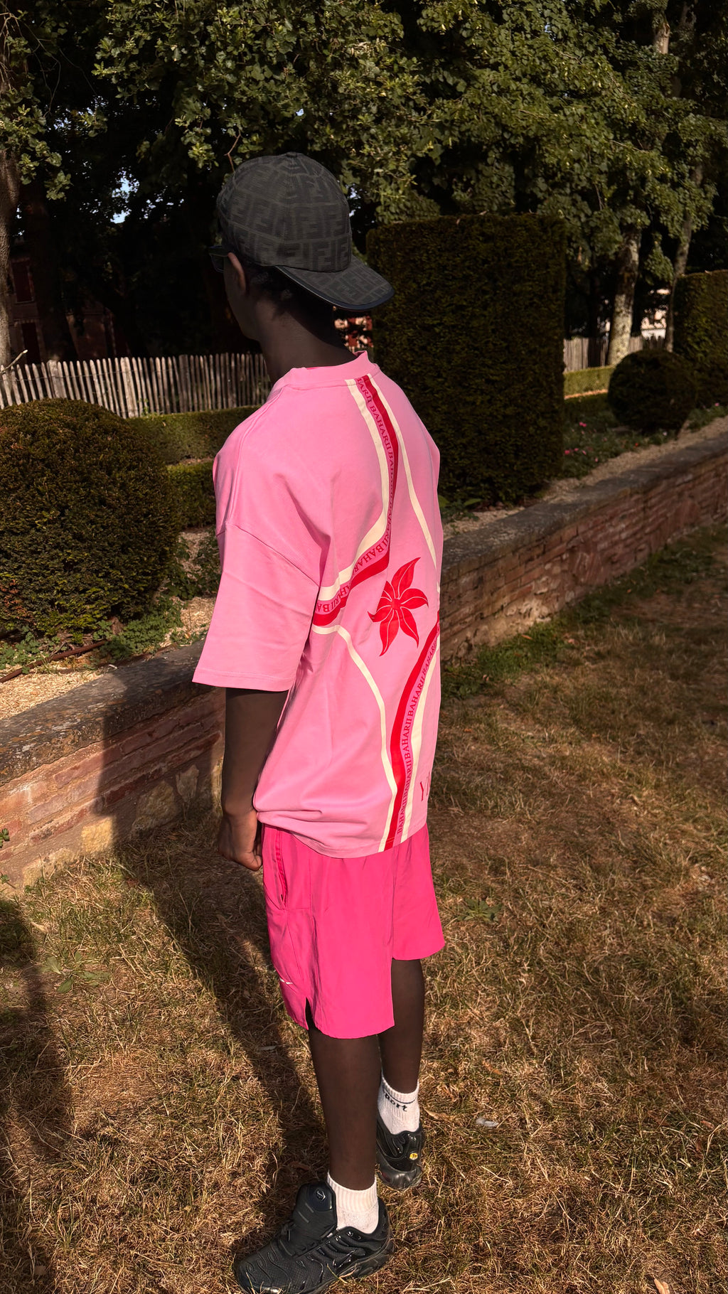 T-shirt Rose Baharii Oversize – Édition Signature