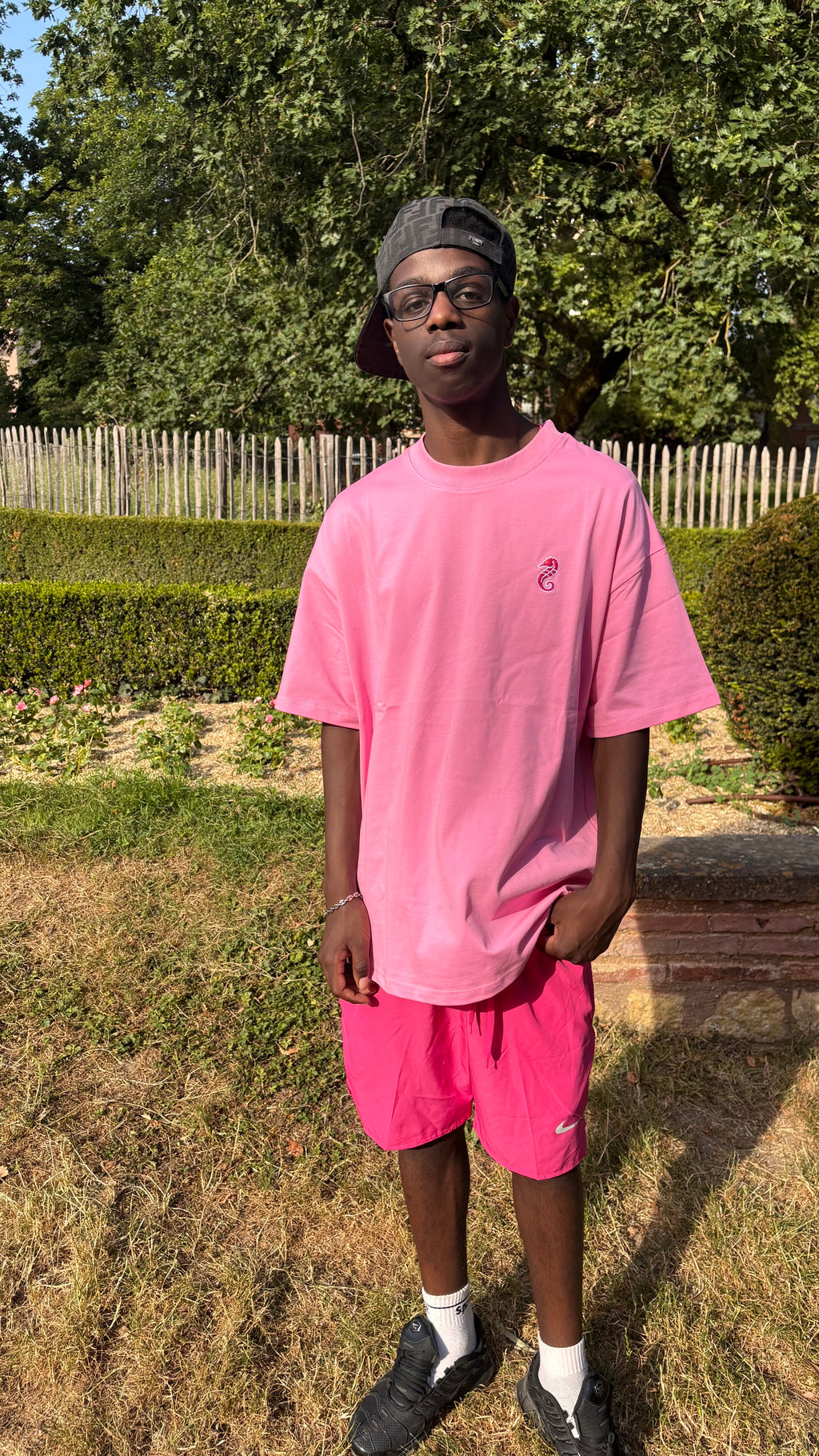 T-shirt Rose Baharii Oversize – Édition Signature
