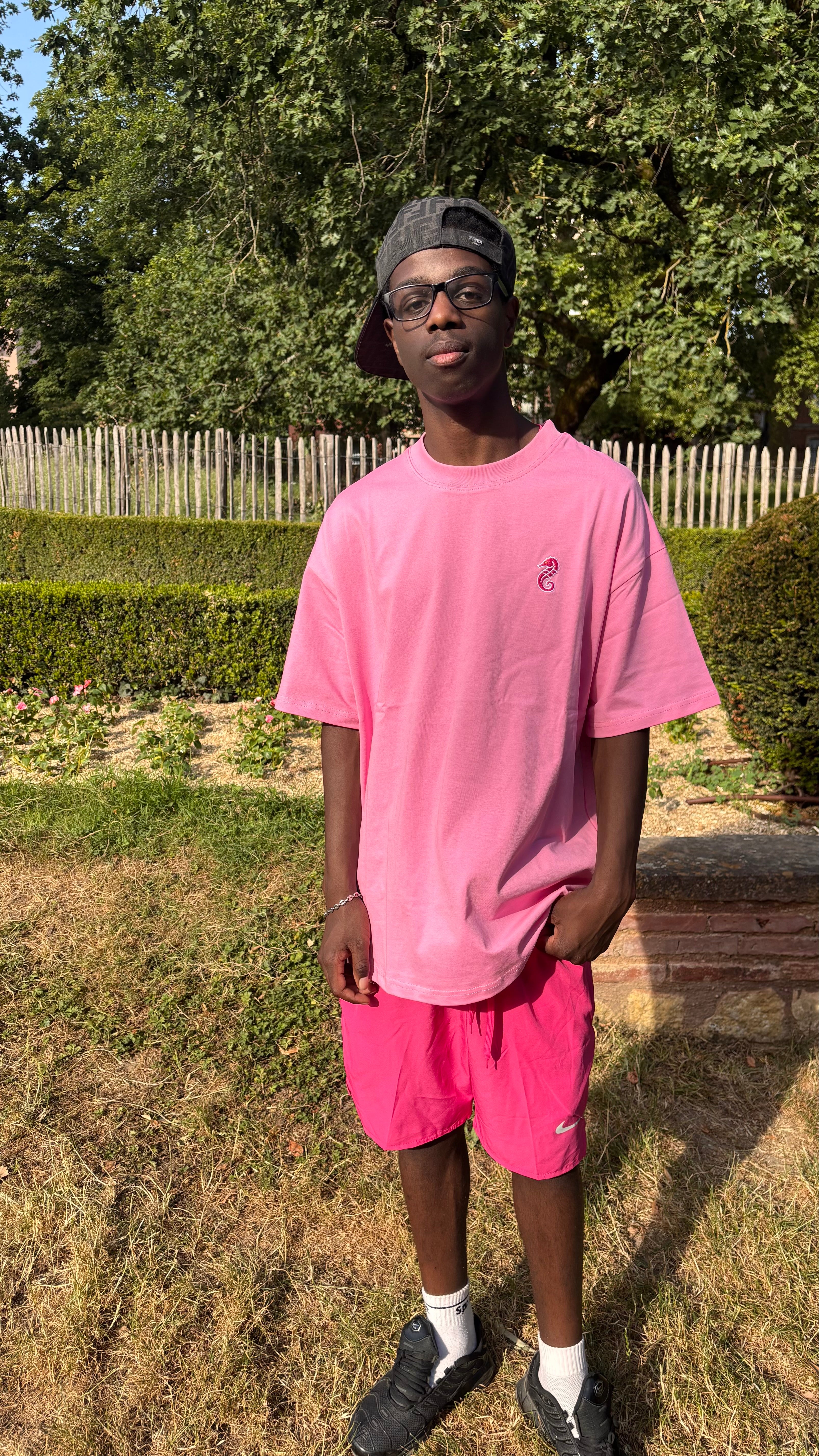 T-shirt Rose Baharii Oversize – Édition Signature