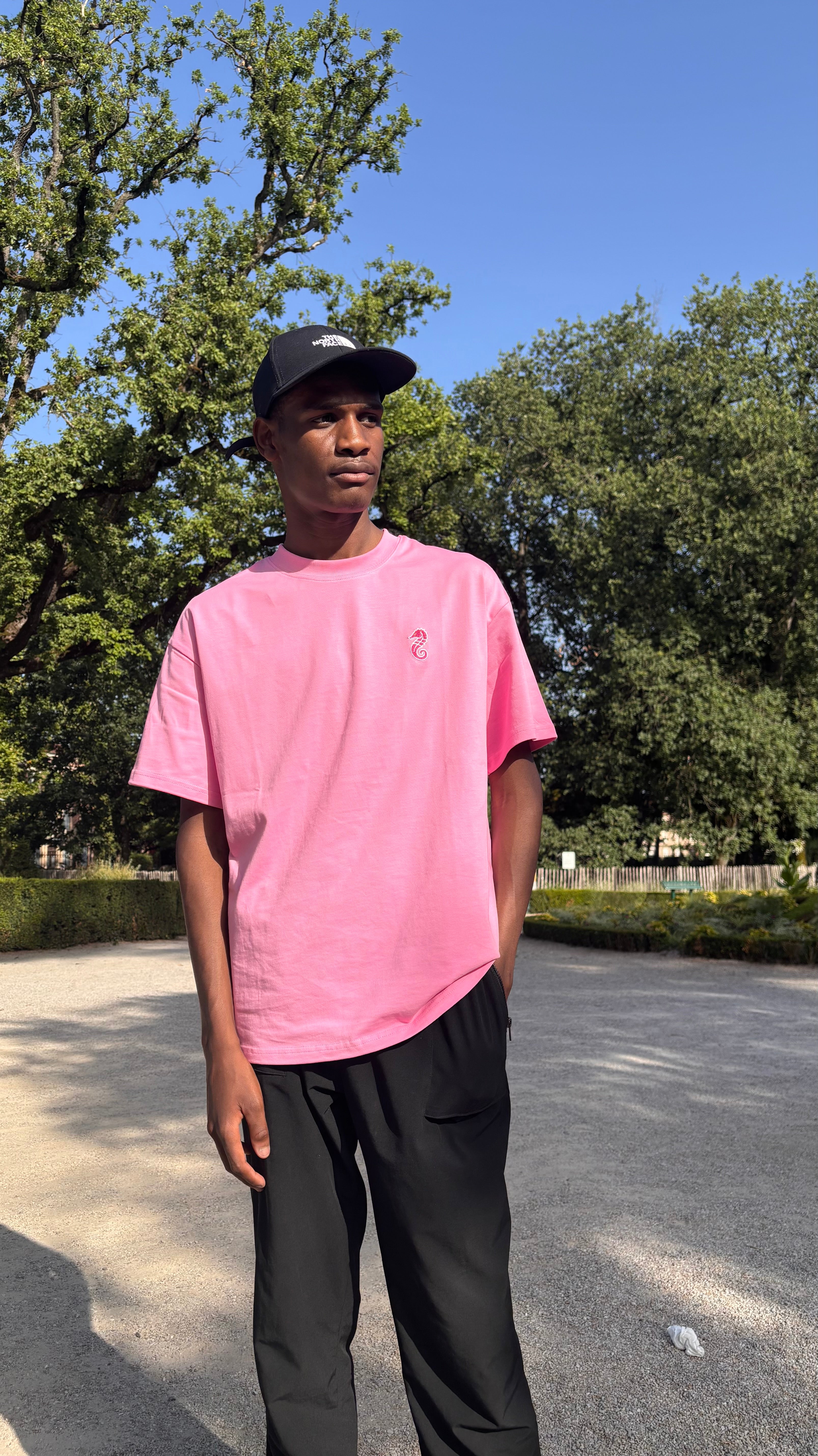 T-shirt Rose Baharii Oversize – Édition Signature